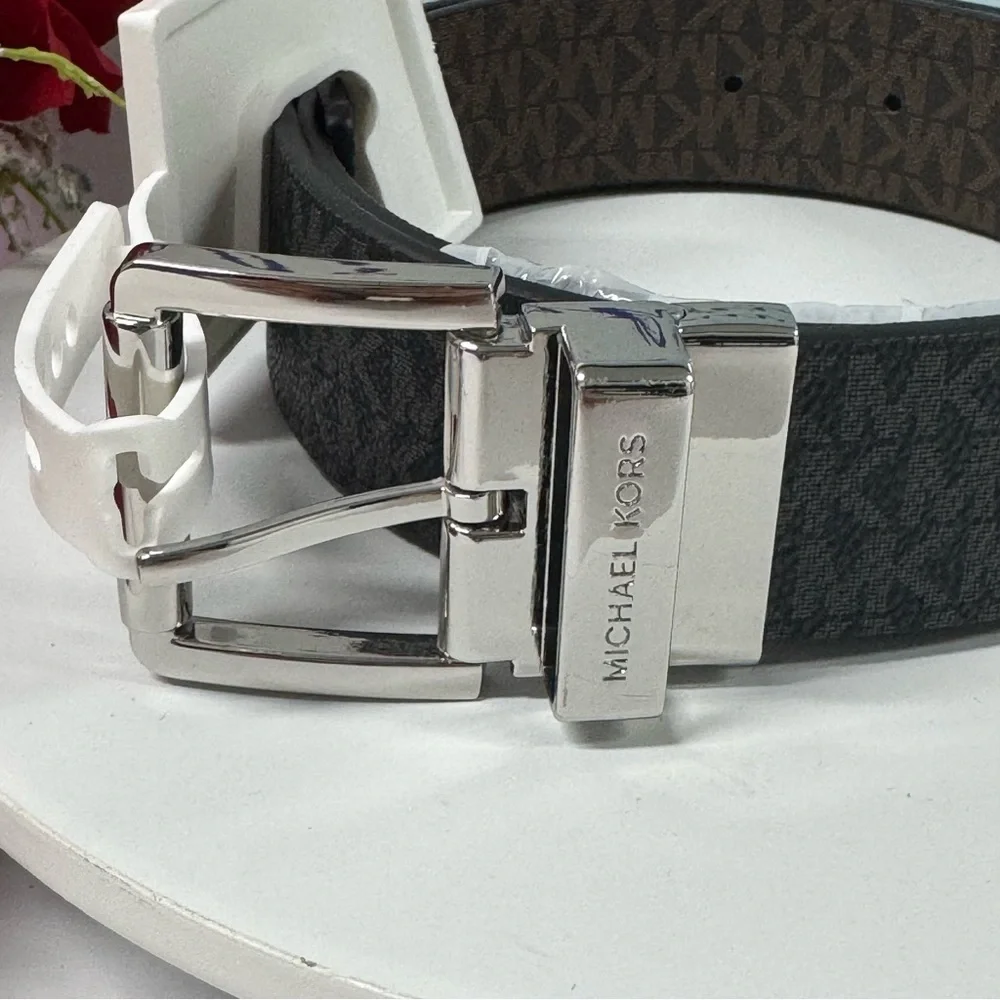 SALE MICHAEL KORS REVERSIBLE LOGO BELT